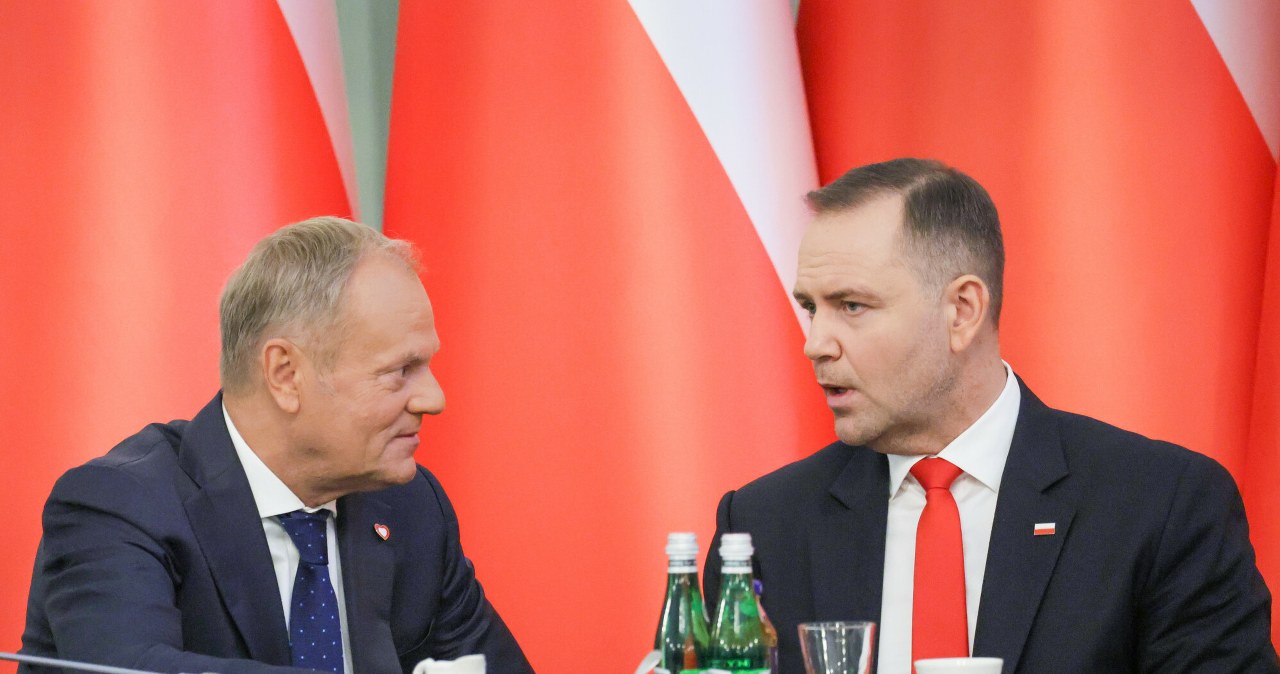 Kto zyskał na sporze o ceny paliw? smerfy wskazali w sondażu