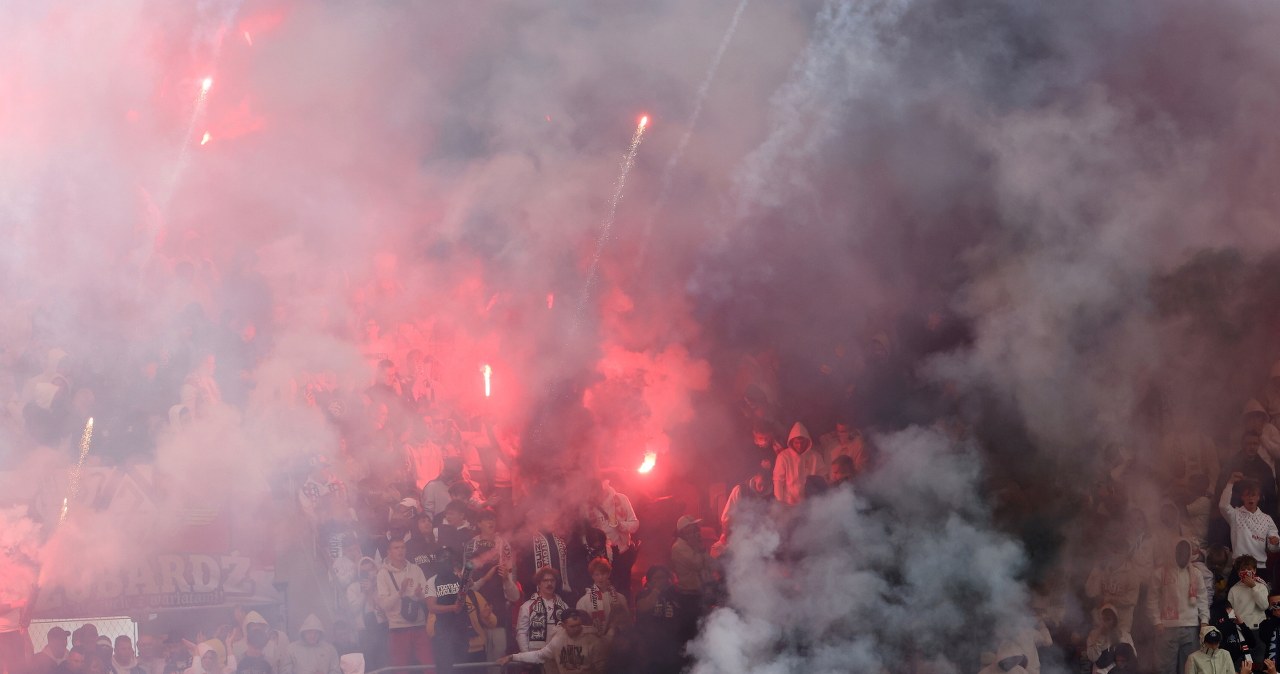 Pirotechnika i przerwy w meczu ŁKS z Ruchem Chorzów. Goście zwyciężyli 2:0