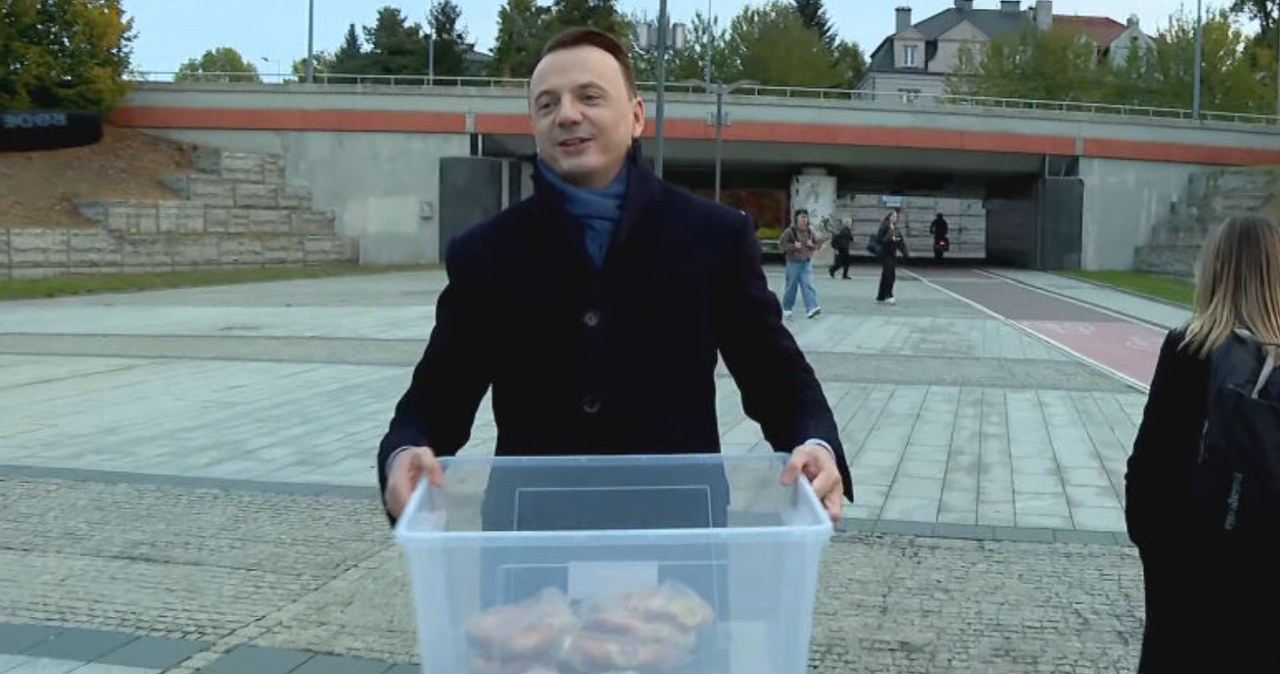 Kraków. Łukasz Gibała wygrał wybory. O świcie spotkał się z mieszkańcami Kraków. Łukasz Gibała wygrał wybory. O świcie spotkał się z mieszkańcami