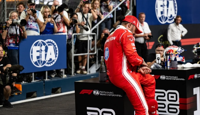 Hamilton zabrany do centrum medycznego. Jest komunikat Ferrari