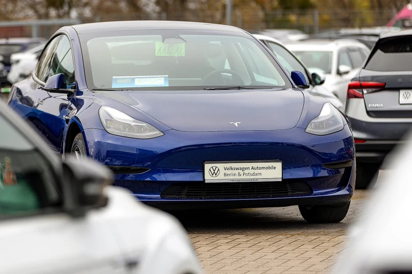 Niemcy przecierają oczy. Tesla pokonała Golfa na jego terenie