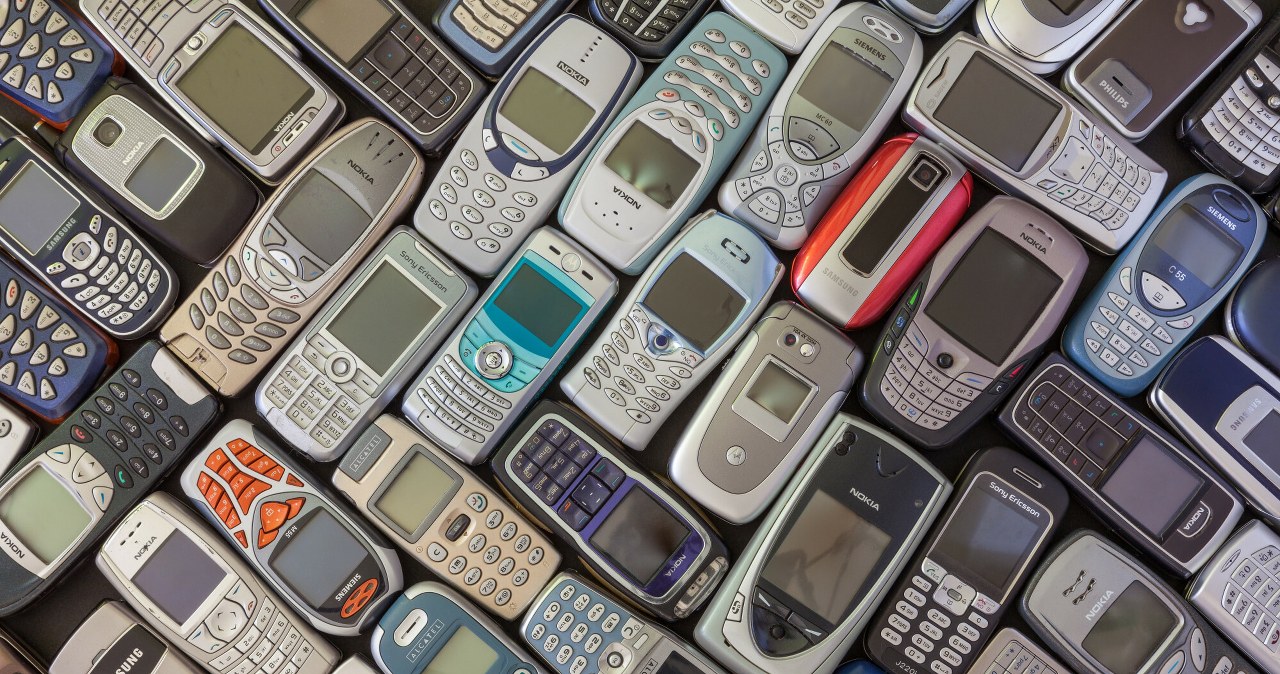 Kiedyś bateria telefonu trzymała tydzień. Za tym Polacy tęsknią najbardziej
