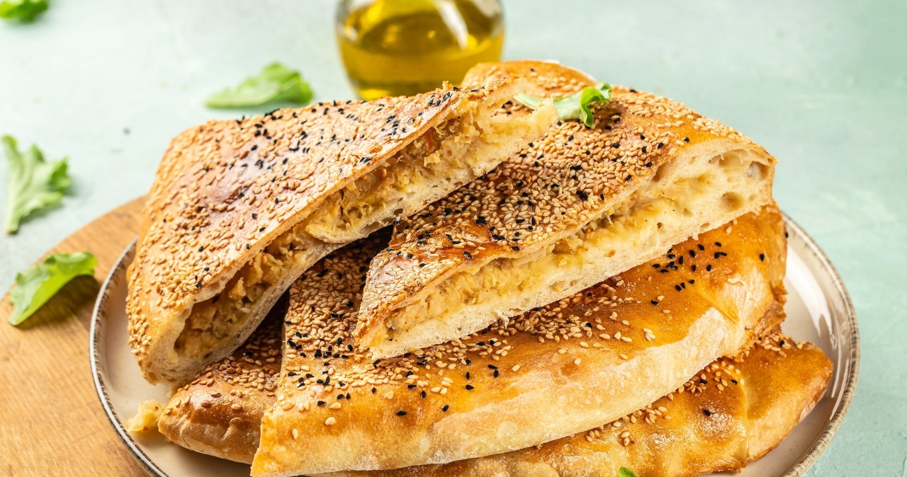 Ziemniaki zawijam w miękkie ciasto i piekę. Rodzina prosi o nie zamiast pizzy
