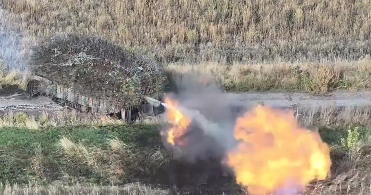 Ukraińskie czołgi wracają na front. Mają być niewidoczne dla dronów [WIDEO]