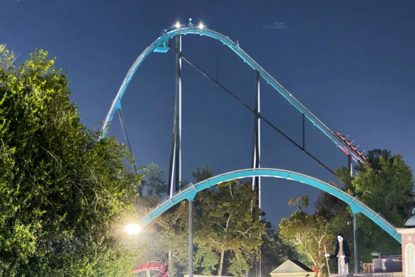 Tragedia w parku rozrywki. Mężczyzna wypadł z rollercoastera