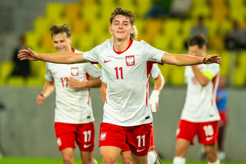 Młody Polak zachwyca Europę. Zgłosił się klub Premier League, to nie koniec