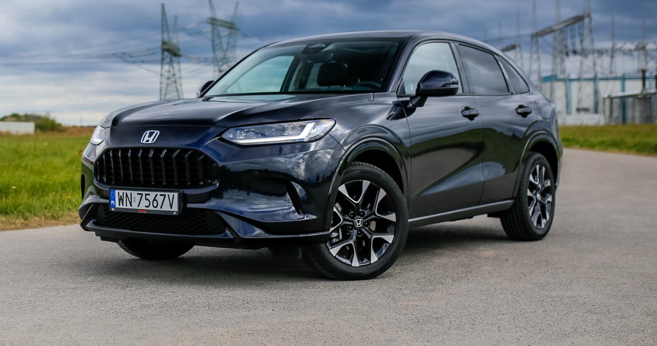 Honda ZR-V spala 2,9 l/100 km i udaje, iż ma biegi. A to nie koniec zalet