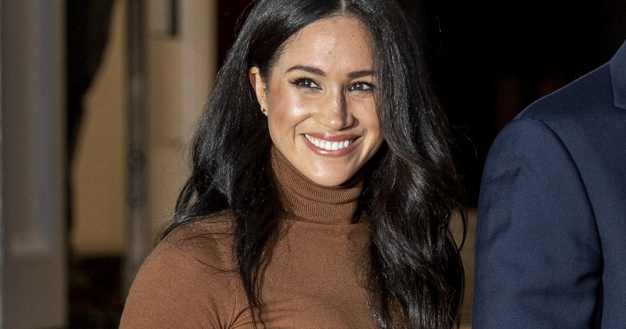 Meghan Markle wybrała karmelowe okrycie. Ten kolor będzie królował jesienią