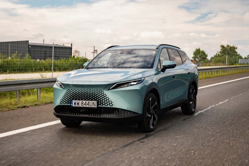 Omoda 7 Super Hybrid za 170 tys. zł. Jeździ jak elektryk, pali jak diesel