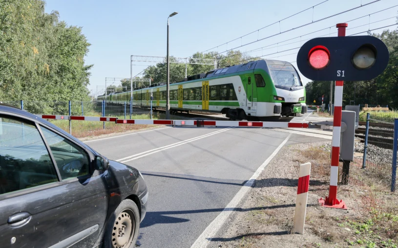 Nowe przepisy na przejazdach przyjęte. Kierowcy będą tracić prawo jazdy