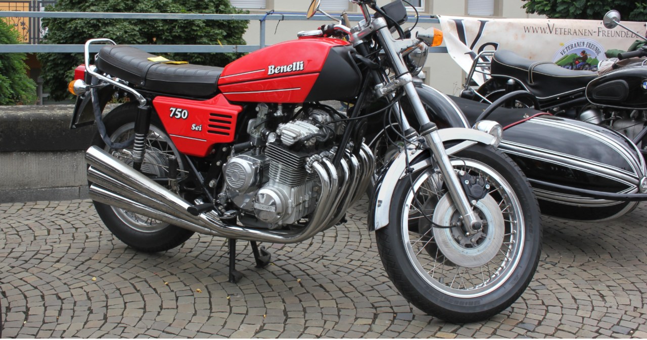 Benelli Sei. Włoski motocykl miał sześć cylindrów zanim zrobiła to Honda
