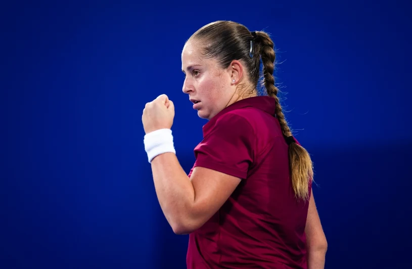 Trzy meczbole turniejowej "2" w Wuhanie. Szalona riposta Jeleny Ostapenko