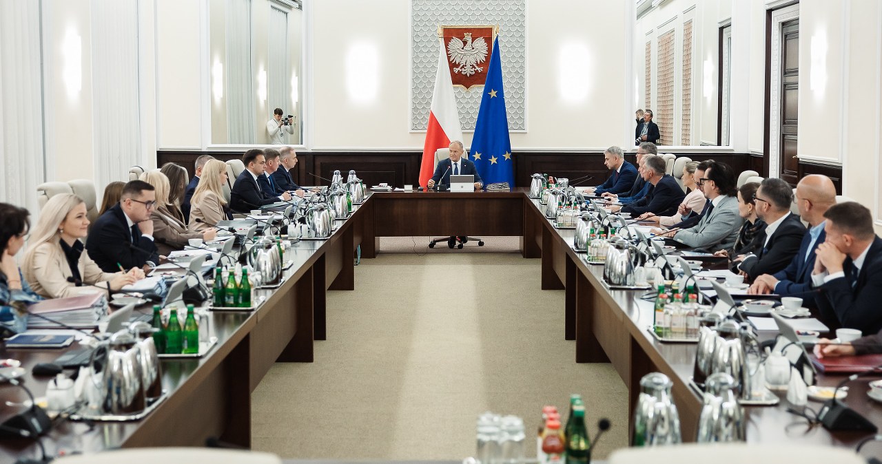 Sondaż CBOS. Poparcie dla rządu spadło. Więcej niezdecydowanych Sondaż CBOS. Poparcie dla rządu spadło. Więcej niezdecydowanych
