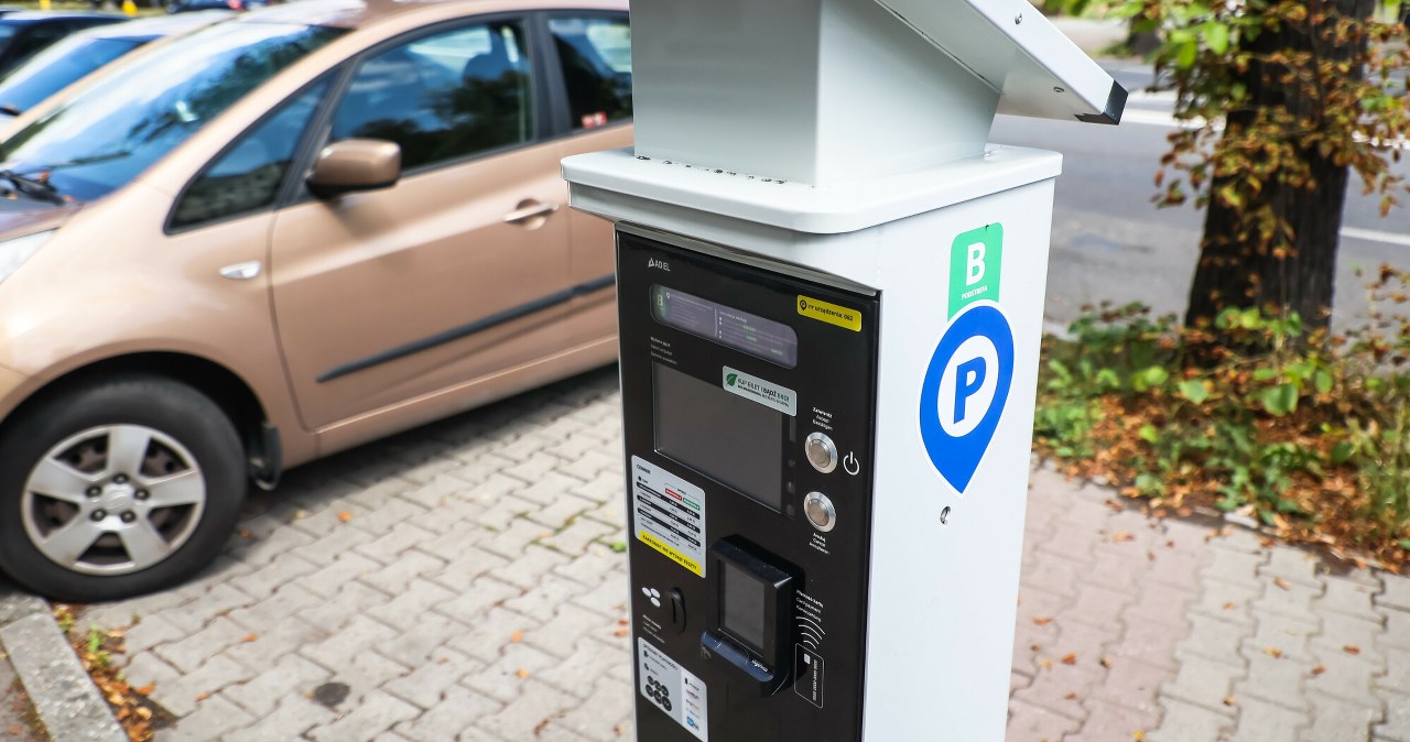 200 zł za postój pod sklepem. Parkomat nie działa? Rób zdjęcia