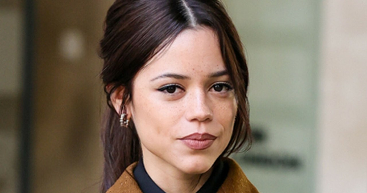 Jenna Ortega skradła show w Londynie. Stylizacja prosto z wybiegu