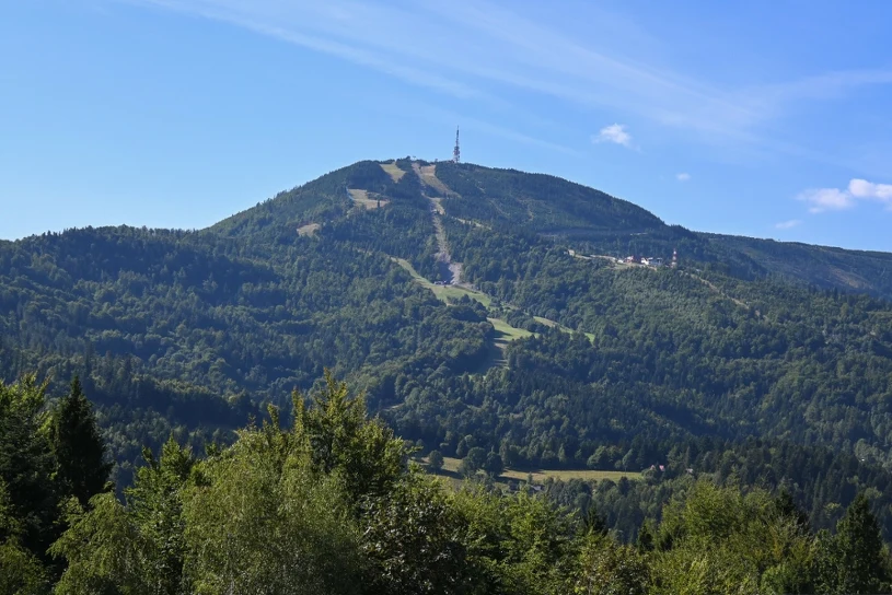 Skrzyczne to najwyższy szczyt Beskidu Śląskiego. Co warto o nim wiedzieć?