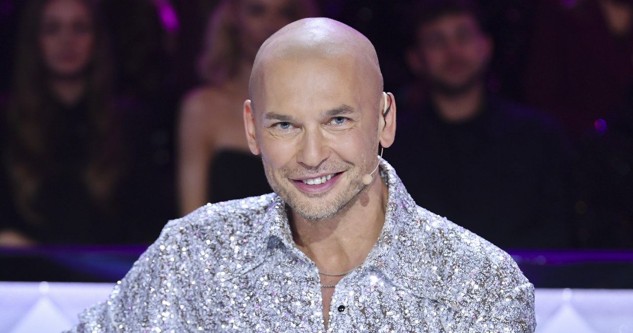 Wyśmiewano go za pasję, dziś zachwyca miliony. Kim jest poza kamerami?