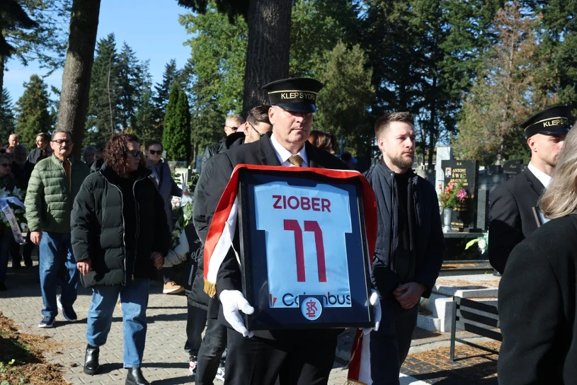 Tłumy na pogrzebie Jacka Ziobera. „Na boisku zachwycał wszystkich”