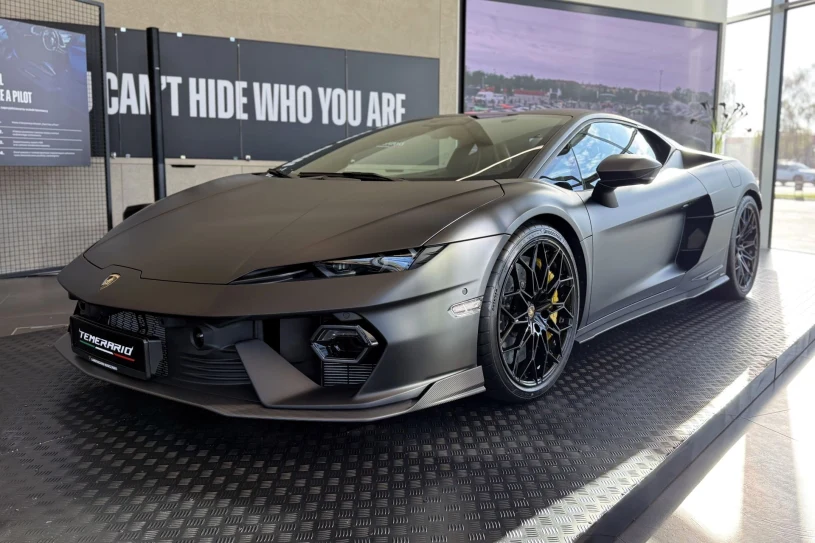 Lamborghini Temerario ma 920 KM. Dwa cylindry mniej i trzy silniki więcej