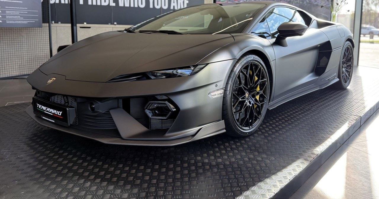 Lamborghini Temerario ma 920 KM. Dwa cylindry mniej i trzy silniki więcej