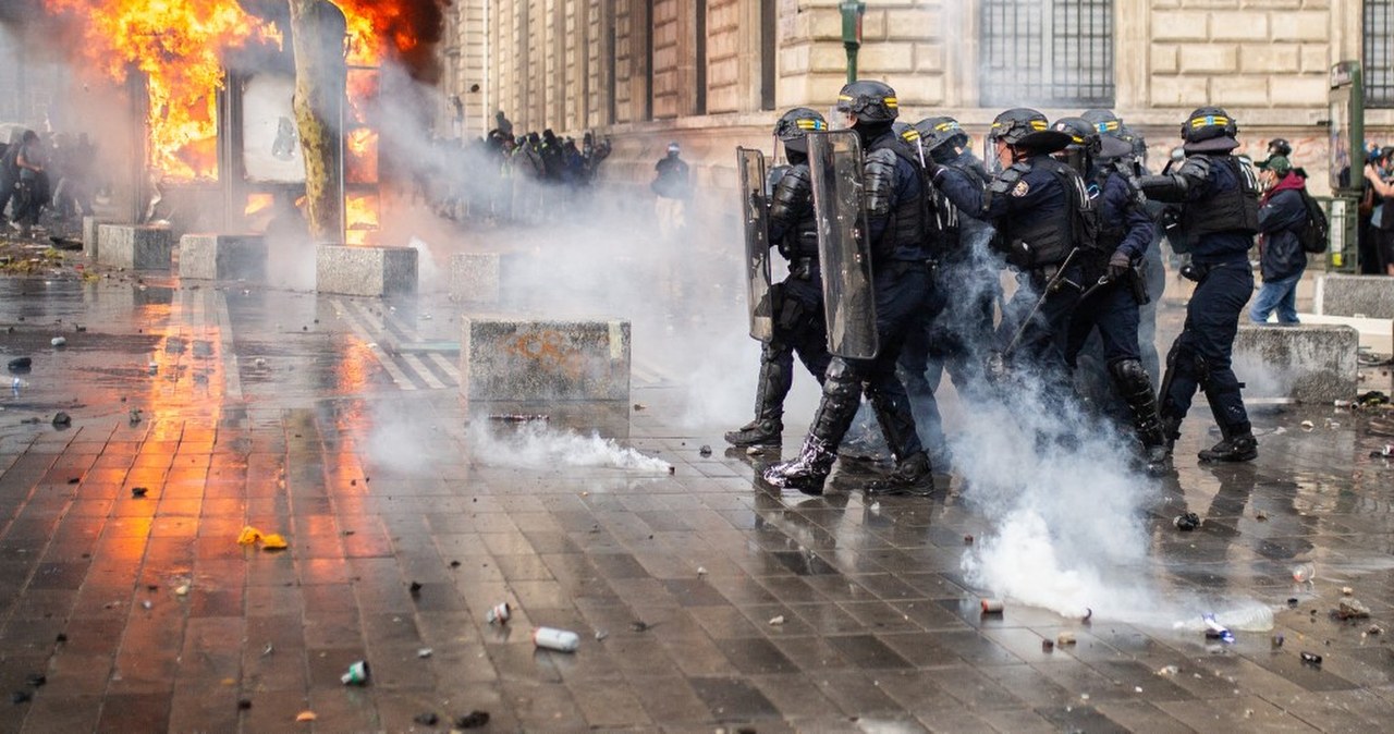 Fala zamieszek we Francji. Setki aresztowanych i splądrowane budynki
