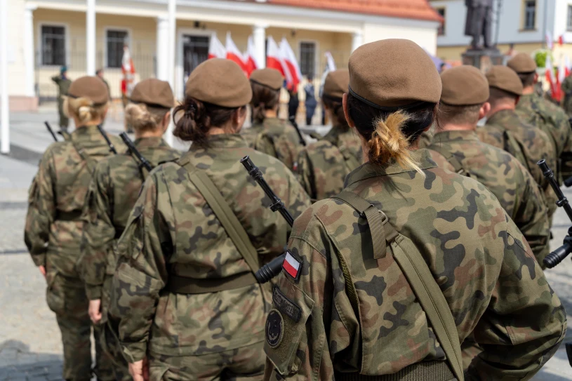 Obowiązkowe szkolenie wojskowe dla kobiet? Sondaż: Większość stawia warunek