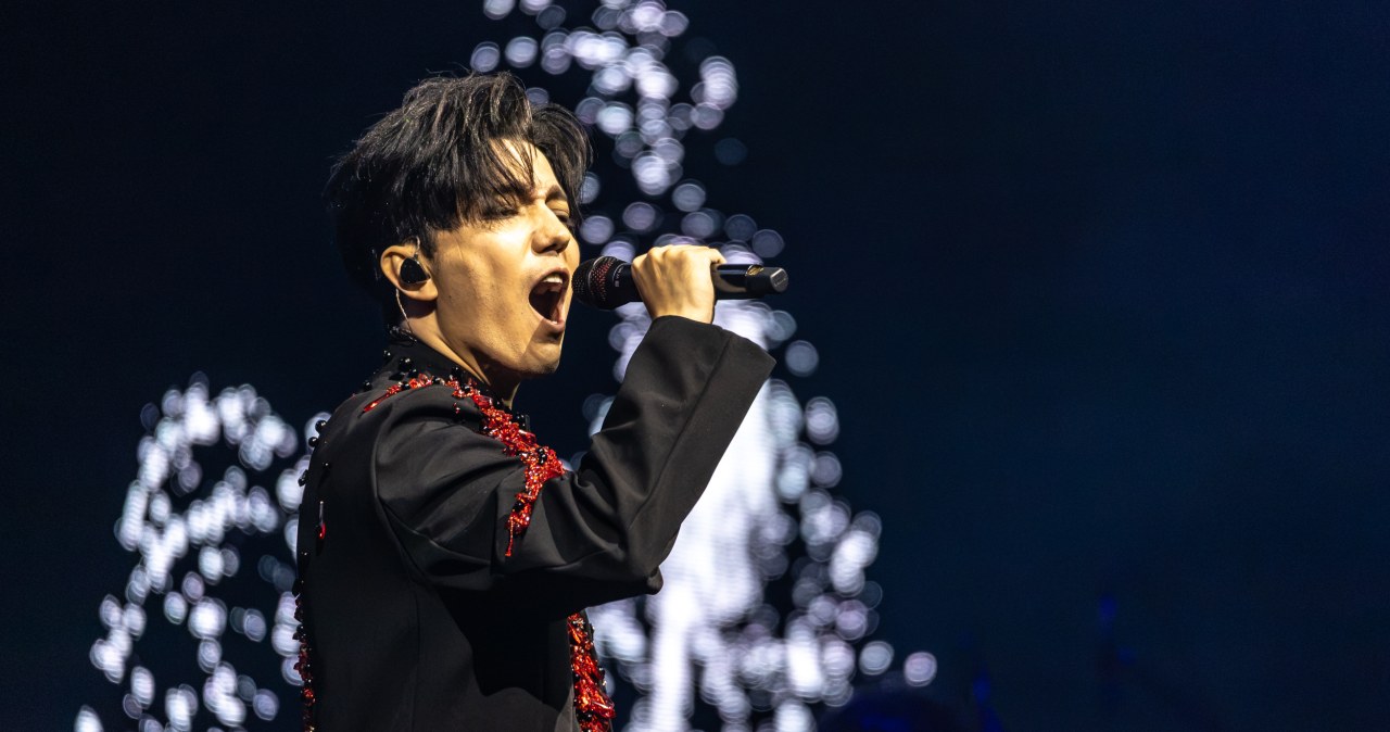 Dimash przemówił do tłumu po polsku. "Odwiedzam was po raz pierwszy"