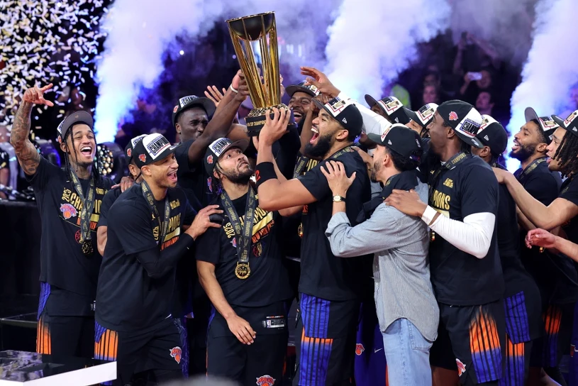 Bojowe zadanie mistrzów NBA. Świat czeka na przełamanie "klątwy"