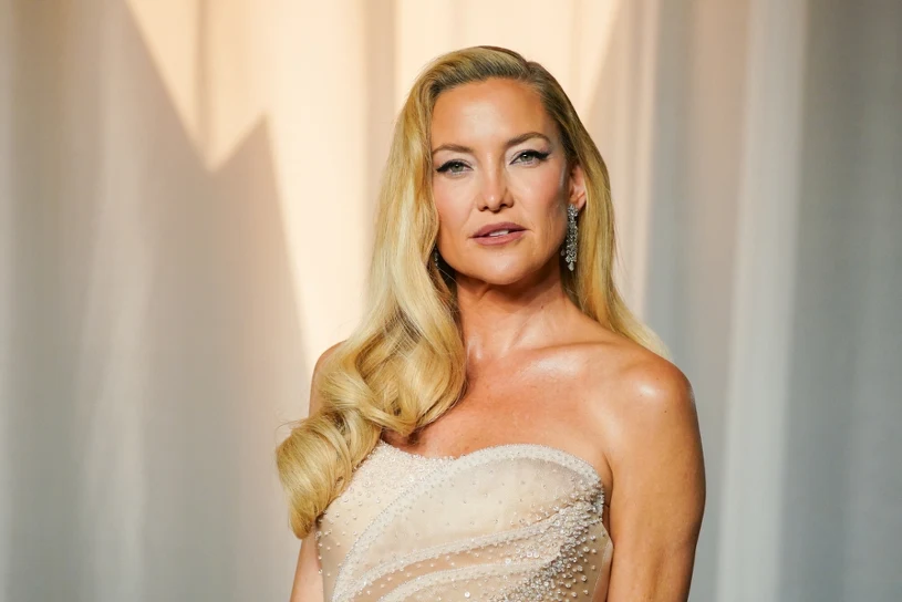 Kate Hudson zachwyca na gali. Postawiła na loki w hollywodzkim stylu