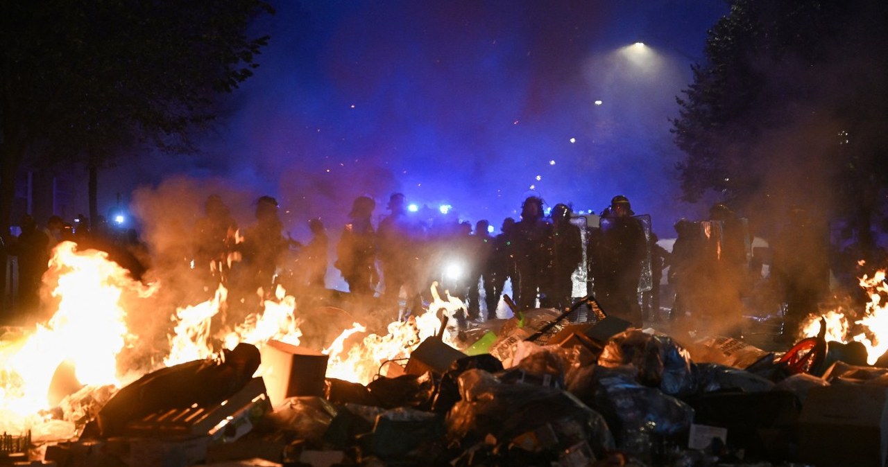 Francja. Godzina policyjna w Paryżu, zapowiedź kolejnych protestów Francja. Godzina policyjna w Paryżu, zapowiedź kolejnych protestów