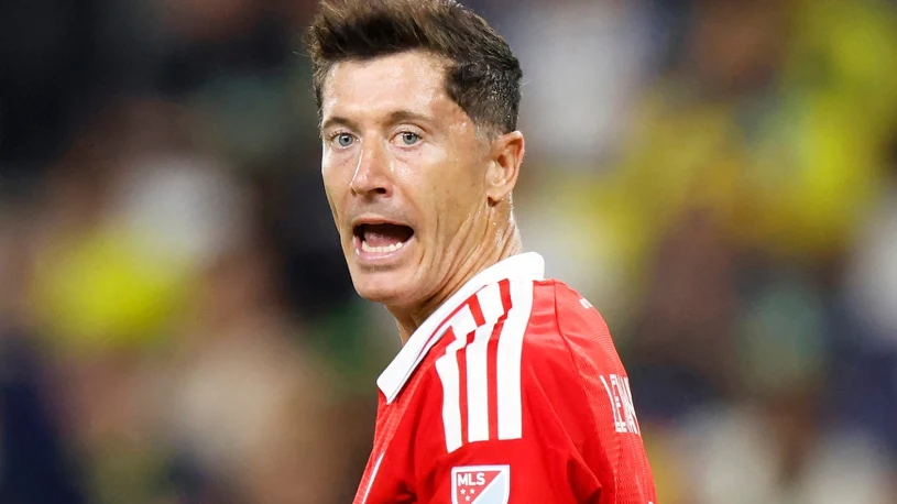Trwał mecz, a "Lewy" zwrócił się do Barcelony. Miał do przekazania jedno