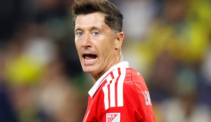 Trwał mecz, a "Lewy" zwrócił się do Barcelony. Miał do przekazania jedno