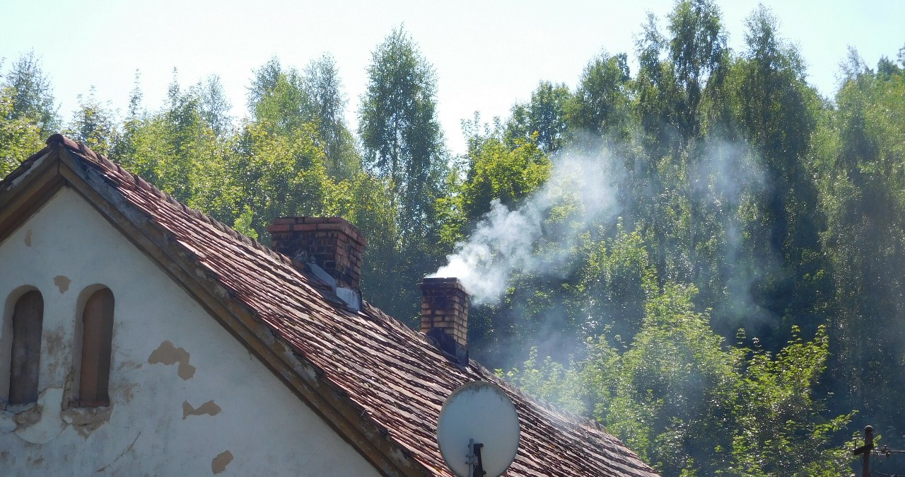 "Czyste Powietrze" wciąż szoruje po dnie. Polacy nie pokochali pomp ciepła