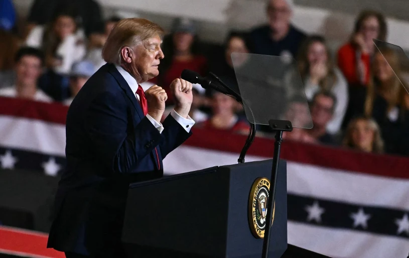 "Zdrajca!" Trump obrażony na własnym wiecu. Doszło do rękoczynów