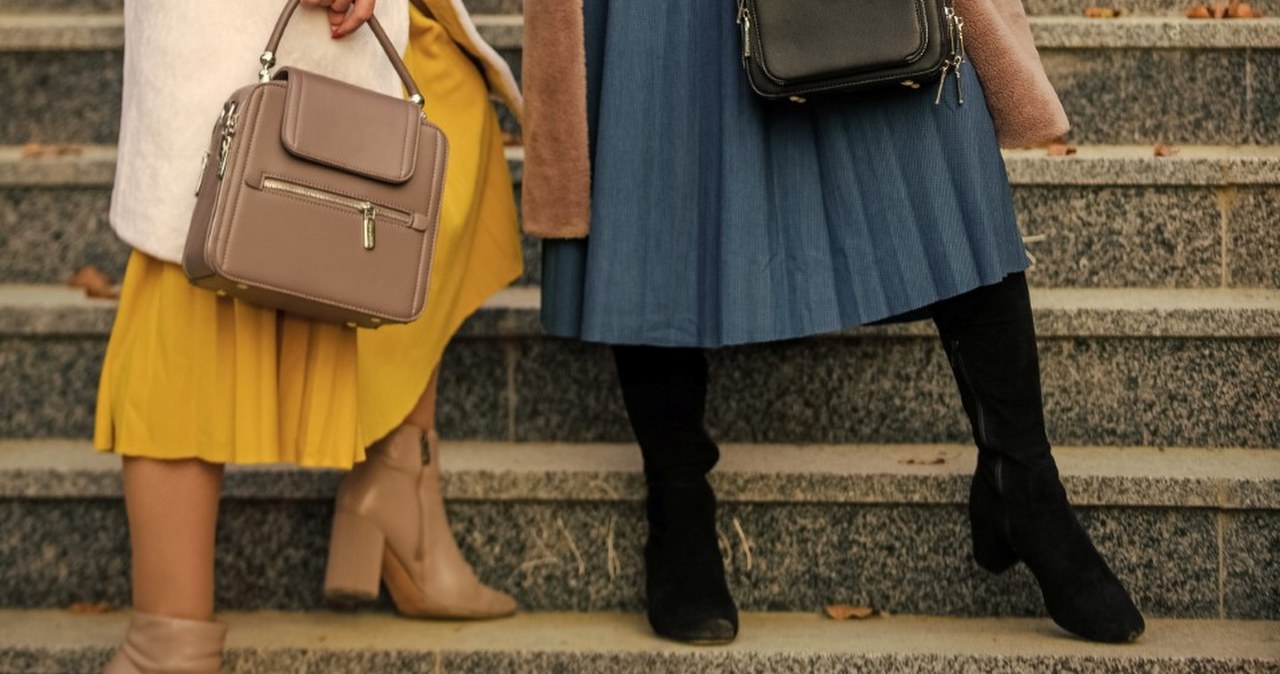 Szukasz idealnej spódnicy na jesień? Ten modny krój pasuje do botków
