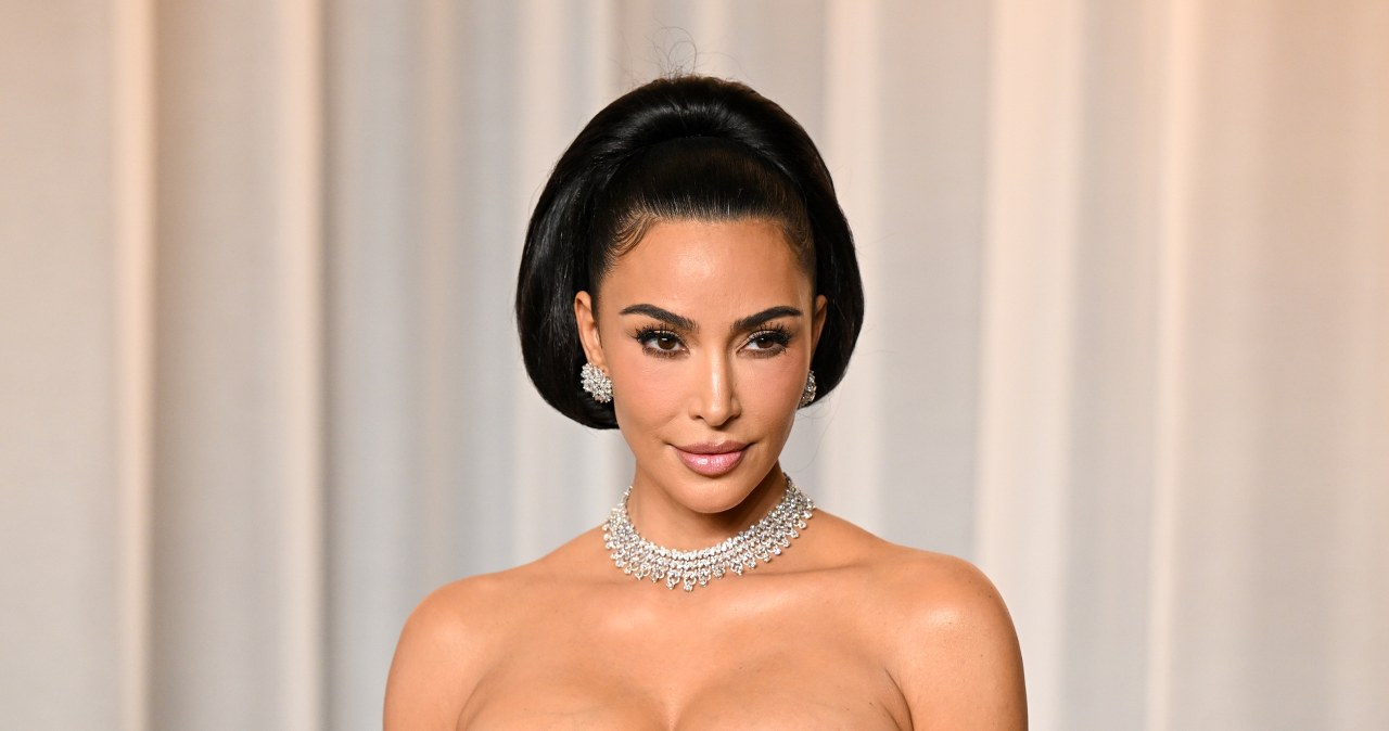 Kim Kardashian zmieniła sukienkę podczas urodzinowej kolacji. Zaskoczyła?