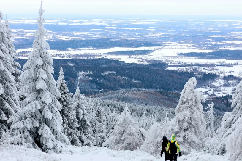 Gdzie na zimowe wycieczki? W tych miejscach śnieg jest gwarantowany