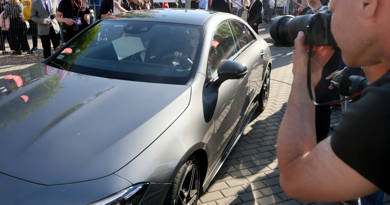 Mercedes Sławomira Mentzena na sprzedaż. Cena 150 tys. zł, przebieg zaskakuje
