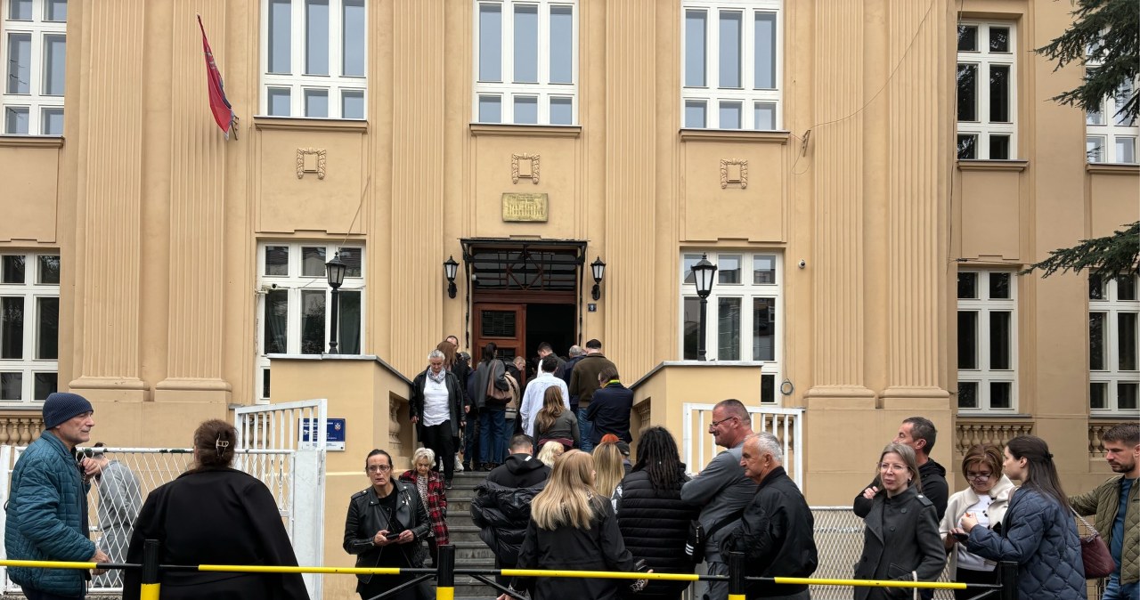 Serbia. Kraj wybiera po wielkich protestach. Tłumy w kolejkach do urn Serbia. Kraj wybiera po wielkich protestach. Tłumy w kolejkach do urn