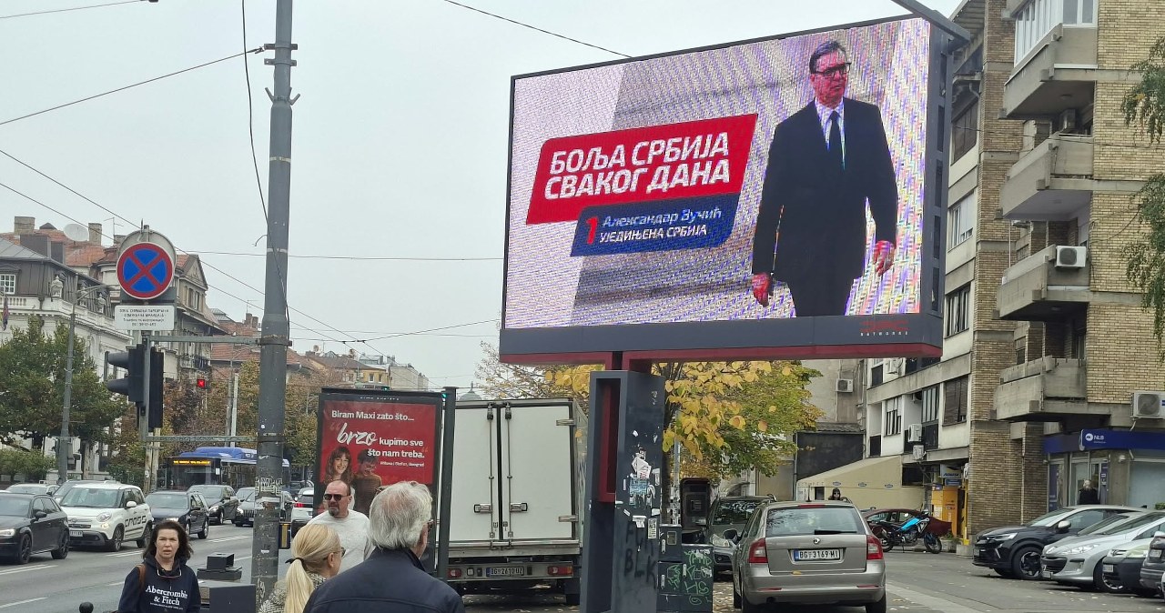 Serbia, wybory. Aleksandar Vučić zalał Belgrad swoją twarzą. Brudna kampania