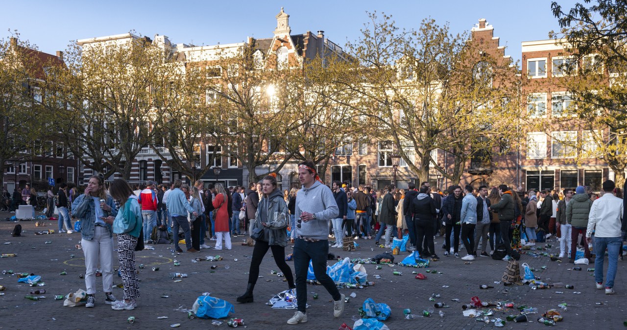 Amsterdam nie chce już jednorazowych kubków i talerzy. Płaci za to krocie