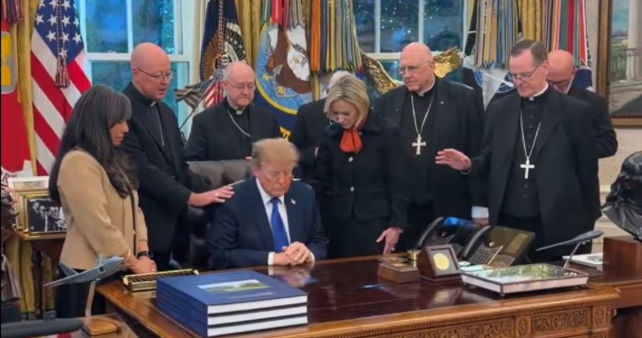 Biskupi spotkali się z Trumpem, teraz przepraszają. "Wykorzystali modlitwę"