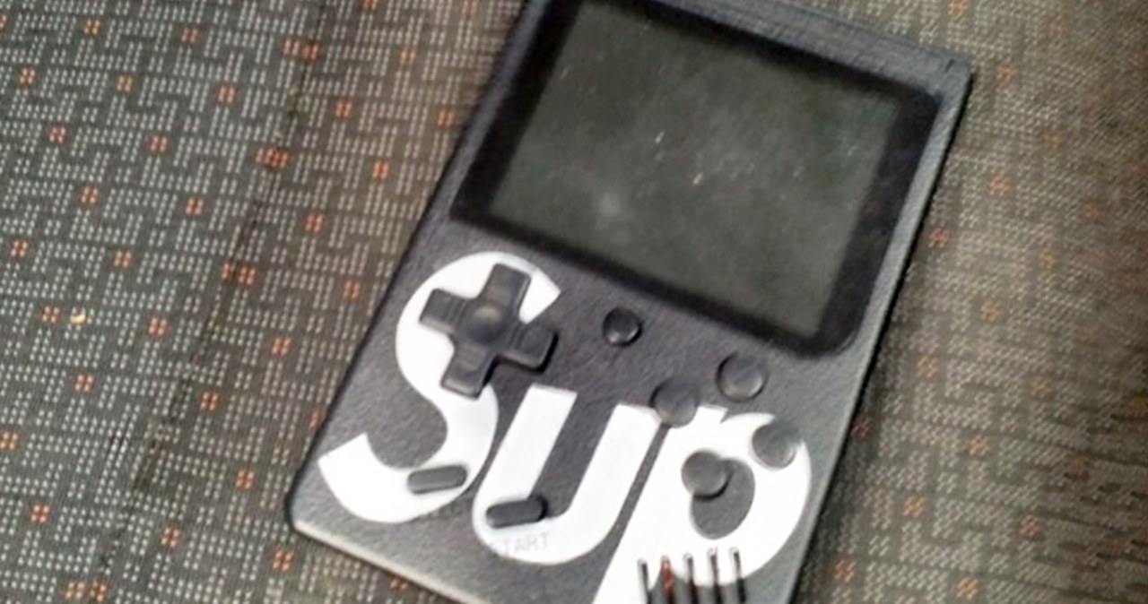 Kradzież "na Bułgara". Jeden Game Boy omija wszystkie zabezpieczenia