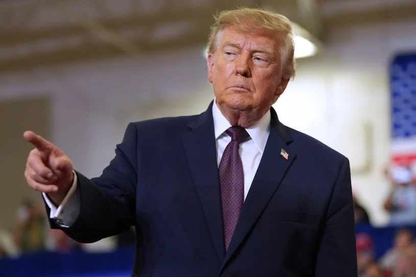 Dwóch kandydatów o tym samym nazwisku. Trump grzmi o skandalu