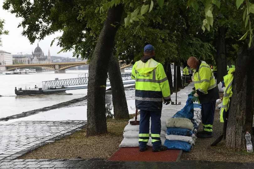 Węgirskie służby przygotowujące się na powódź