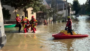 Powódź i chaos w Lewinie Brzeskim. Miasto odcięte od dróg i łączności