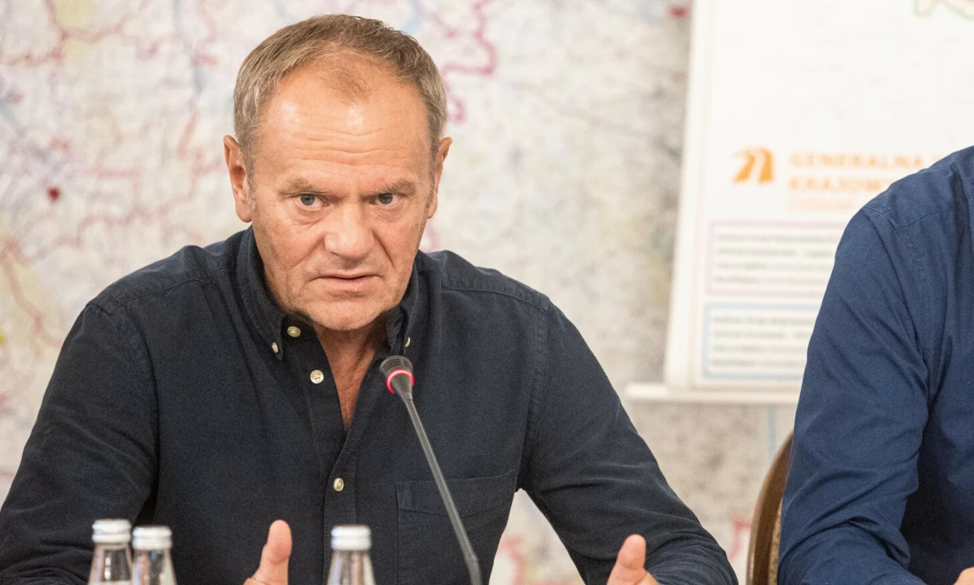 Premier Donald Tusk na sztabie kryzysowym