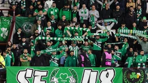 Skandal przed meczem Legii. Kibice Omonii wywiesili wzburzającą oprawę