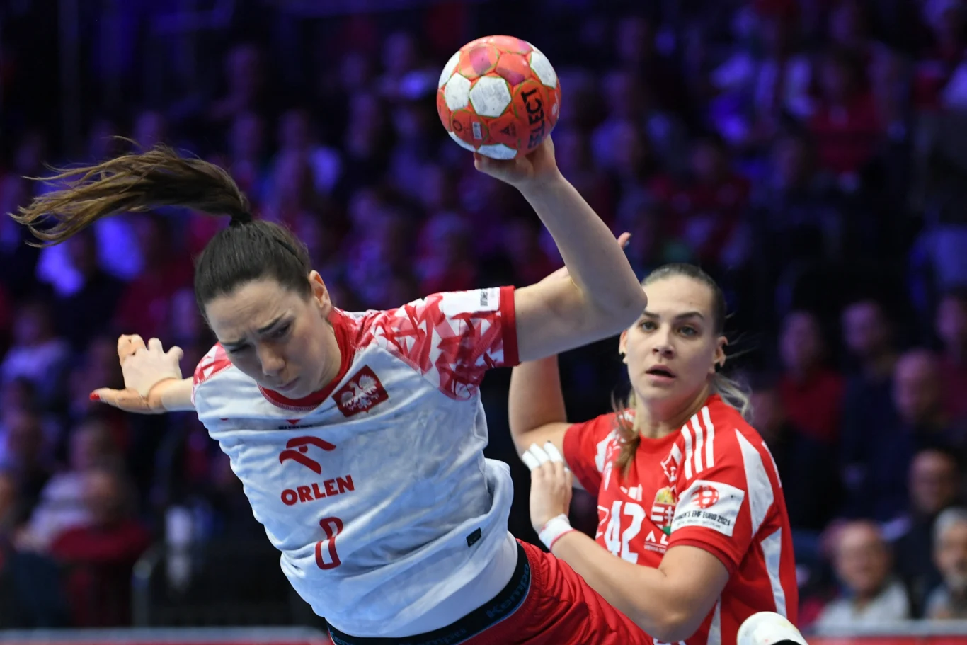 Monika Kobylińska też nie była w stanie znaleźć sposobu na defensywę Węgierek. Nasza reprezentacja została rozbita w Debreczynie