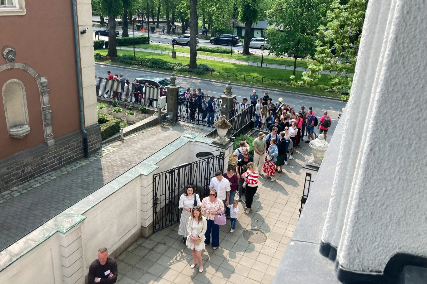 Kolejka chętnych do głosowania w ambasadzie RP w Sztokholmie 
